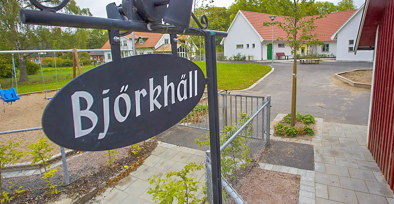 Vy över uteplatsne på Björkhälls förskola.