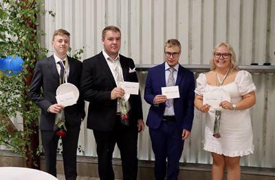 Hugo Stafström, Nickolas Behr, Albert Andersson och Julia Nilsson, stipendiater på NB Lantbruk. Foto: Åsa Meierkord